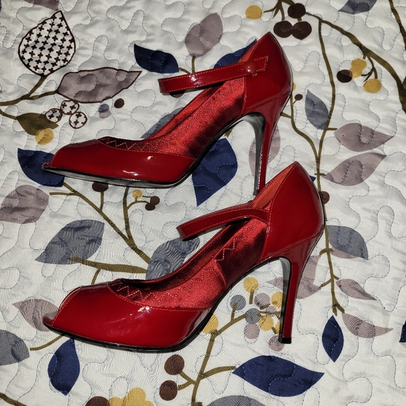 Giani Bini Red Peep Toe Mary Jane Heels - Picture 3 of 4